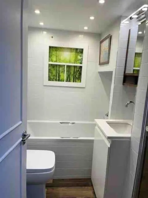 Image 5 of Kensington apartment with 2 bedrooms 1 living room and Patio