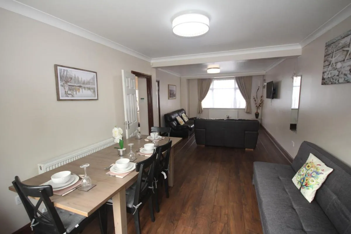 Image 4 of Kenton House