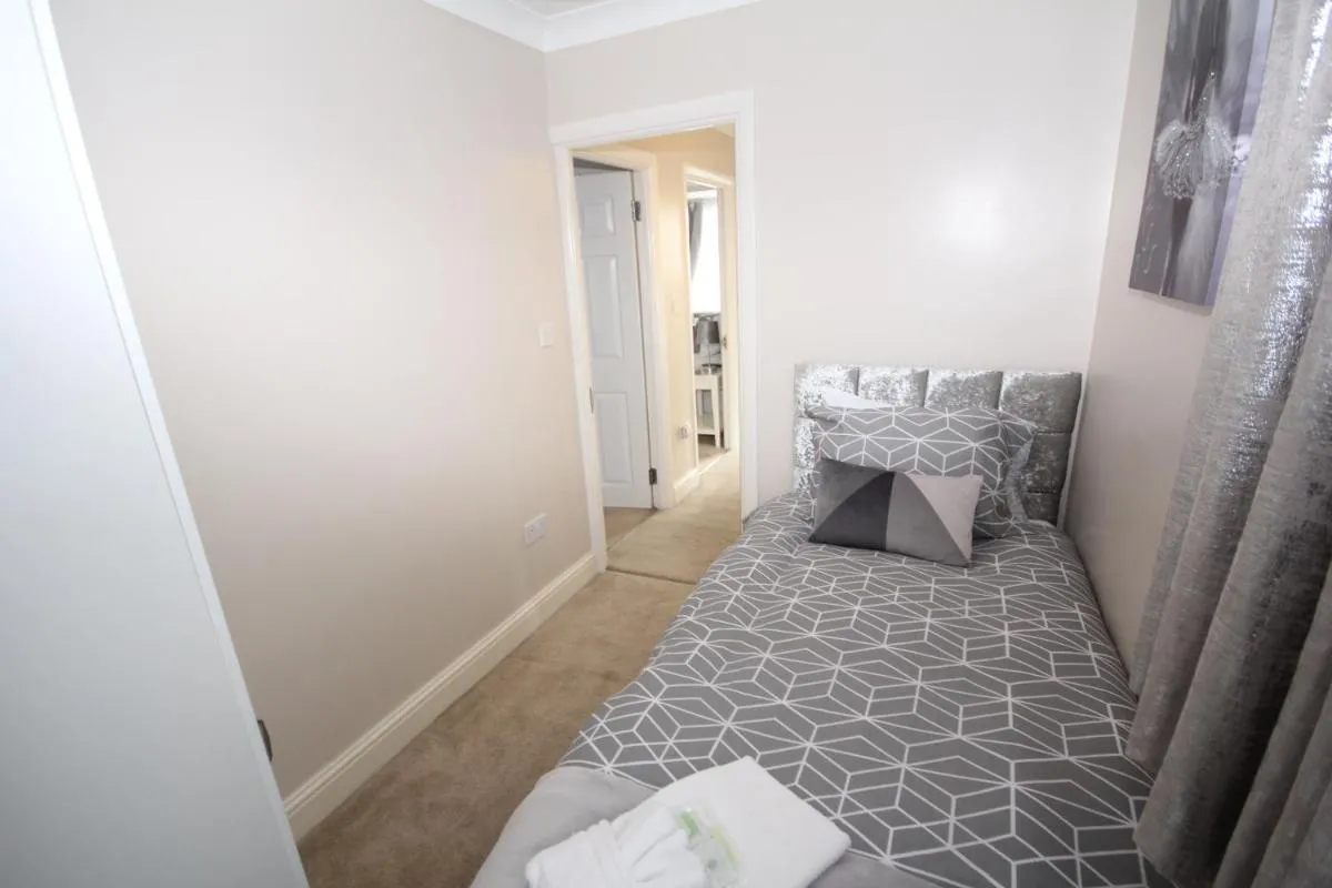 Image 3 of Kenton House