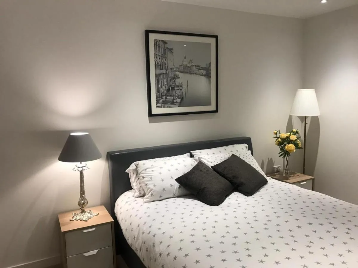 Image 3 of Kew Bridge Apartments
