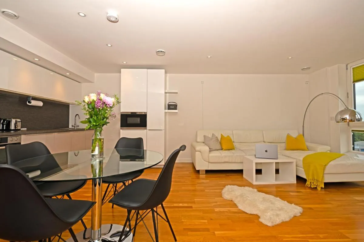 Image 4 of Kew Bridge Penthouse