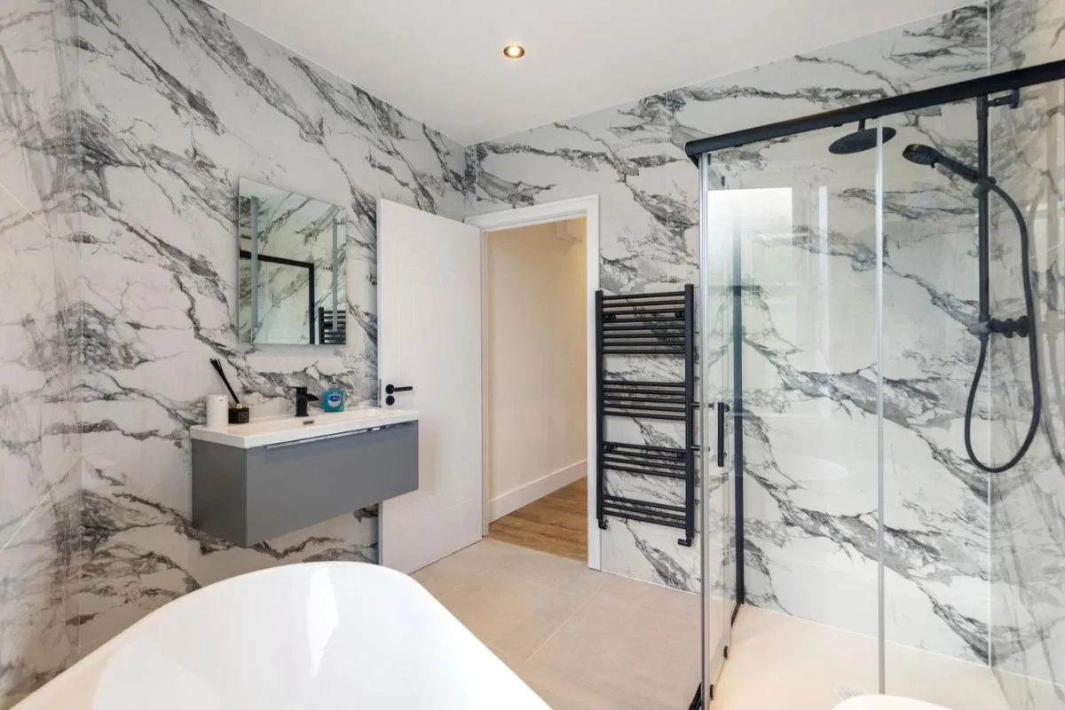 Image 3 of Kew Garden Suite 2BR Sleeps 9 Near Central London