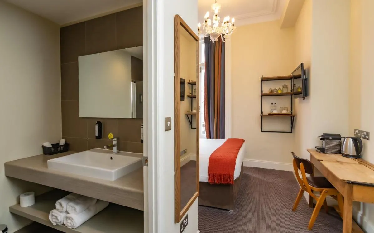 Image 3 of Kew Gardens Hotel
