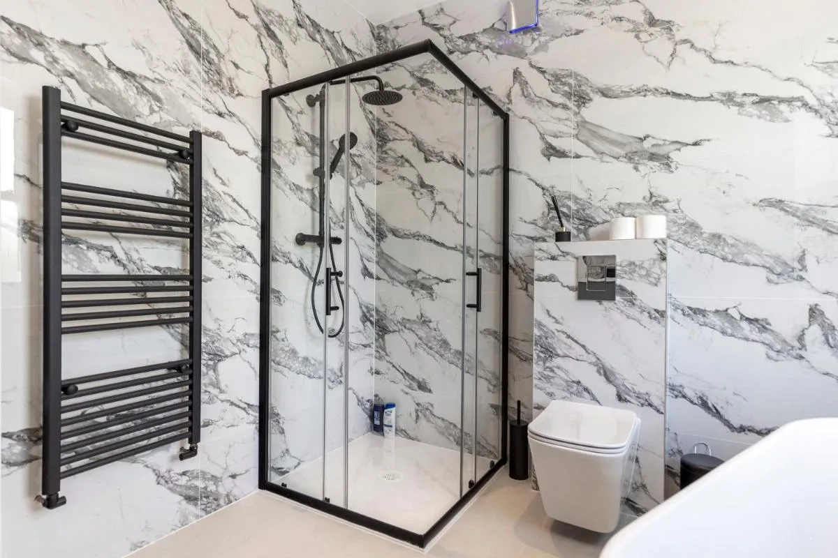 Image 3 of Kew View Suite 2BR Sleeps 9, Walk to Tube & Sights