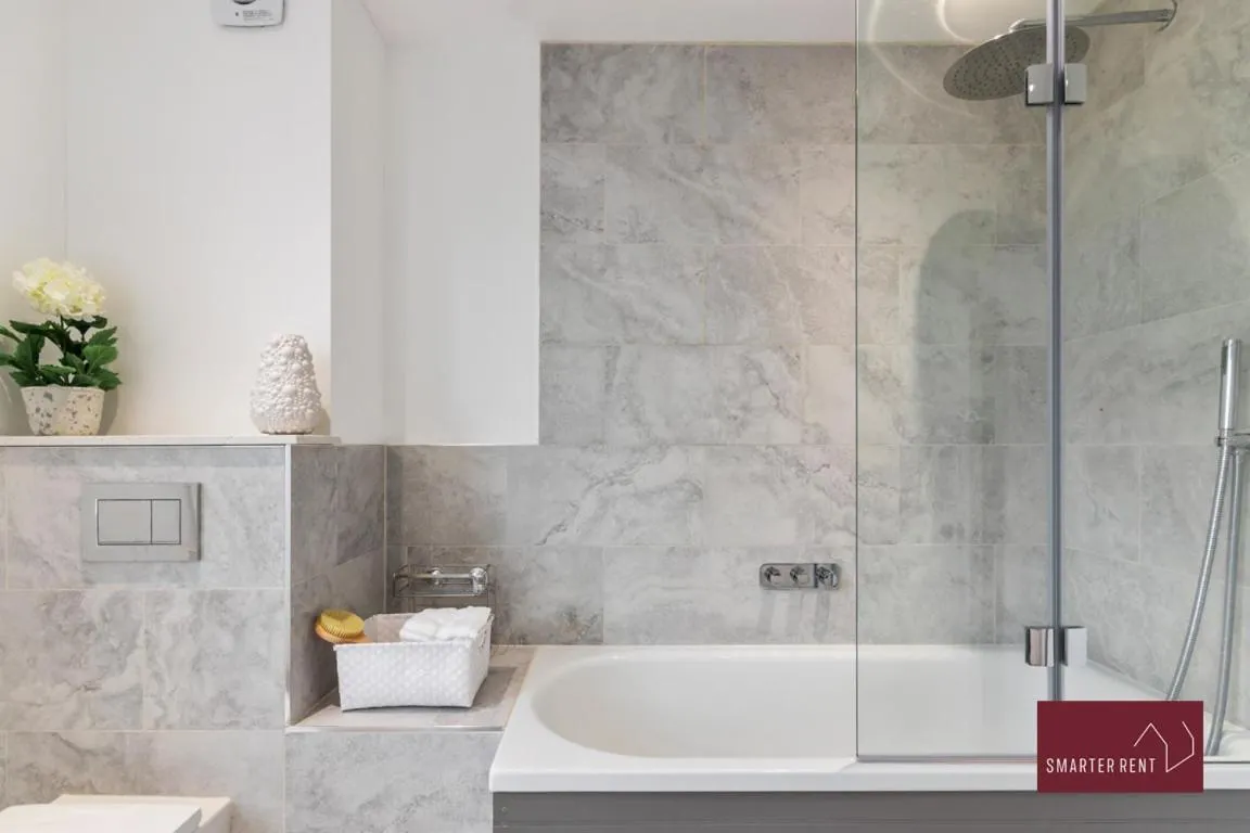 Image 3 of Kew Village- Modern Pets Welcome 3Bed
