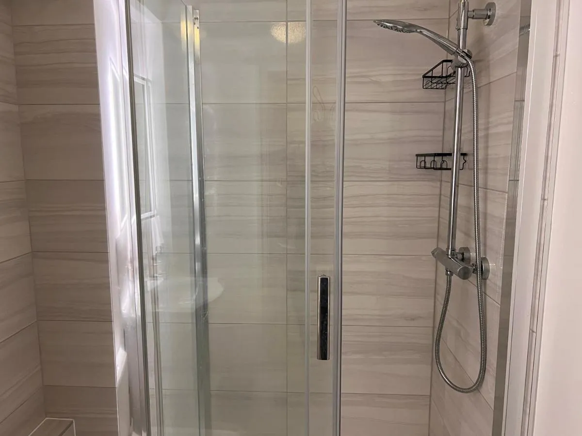 Image 3 of King Size Studio Apartment Streatham