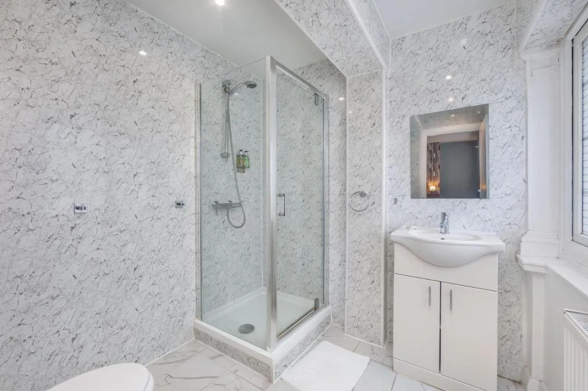 Image 3 of King Solomon Hotel- Golders Green