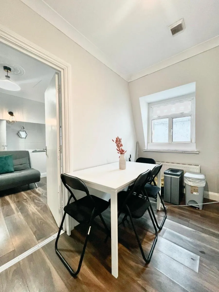 Image 4 of Kings Cross 320 Apartment