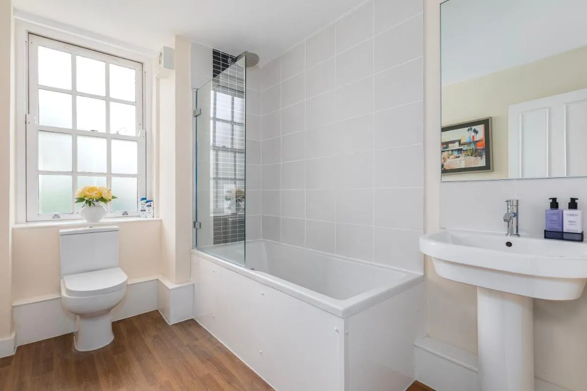 Image 3 of Kings Cross Grand Stay