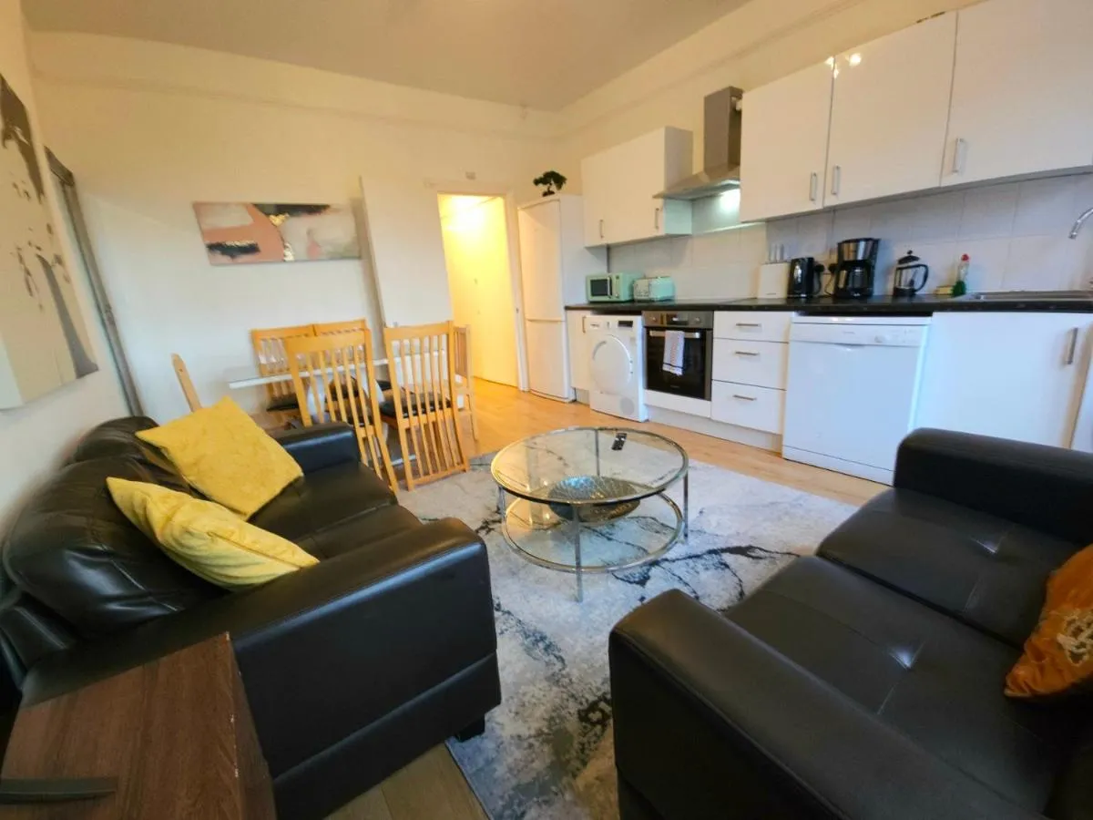 Image 4 of King’s Cross & Angel Area, 4 Bedrooms Home with 7 beds & Private Rooftop – Walk to St Pancras International