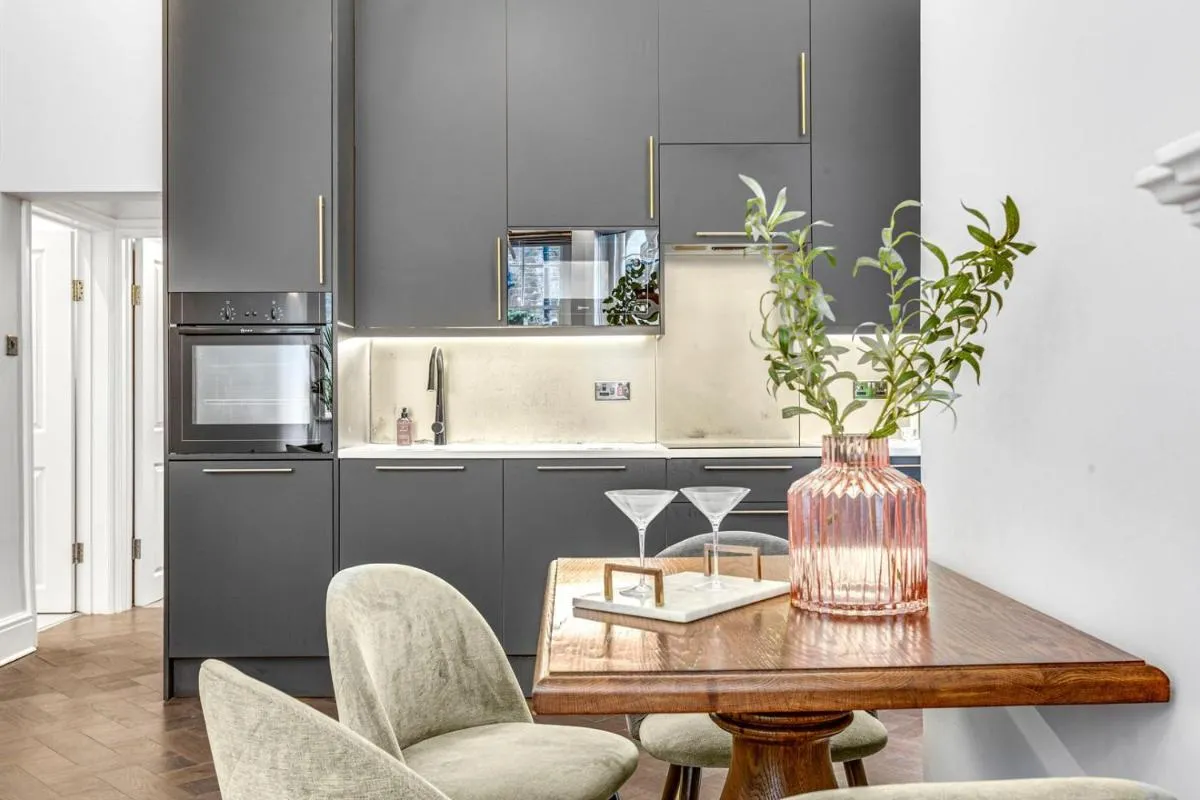 Image 4 of Kings Road Stylish Apartment in Chelsea