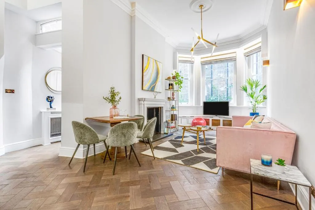 Image 1 of Kings Road Stylish Apartment in Chelsea