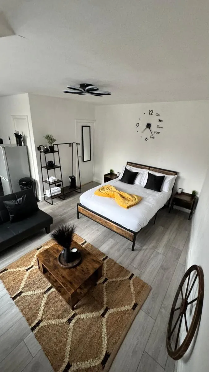 Image 4 of Kingston Studio, ideal for professionals relocators and leisure stays, near Kingston Station and Shopping Centre