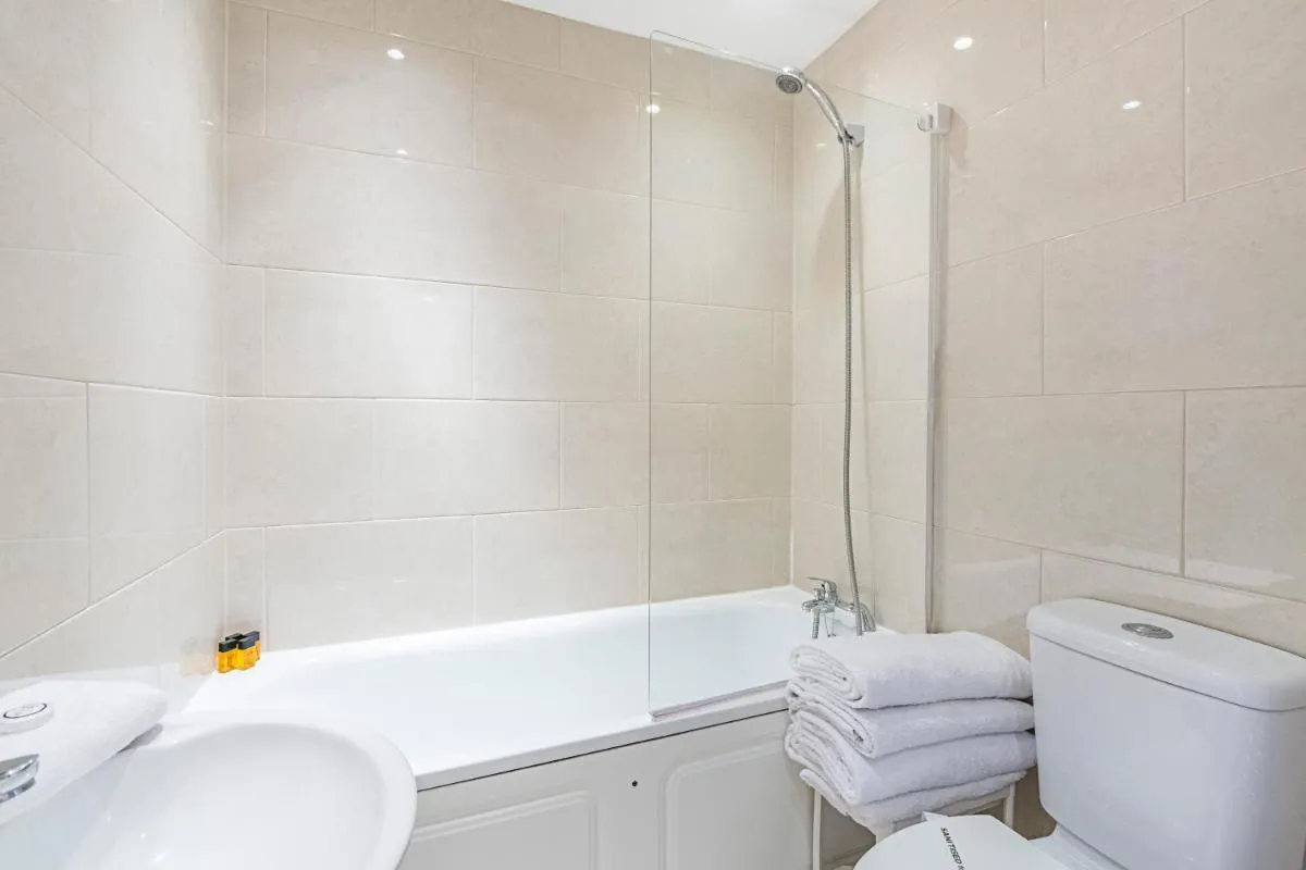 Image 3 of Knightsbridge Dream Apartment