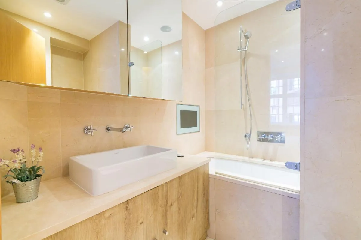 Image 3 of Knightsbridge Residences