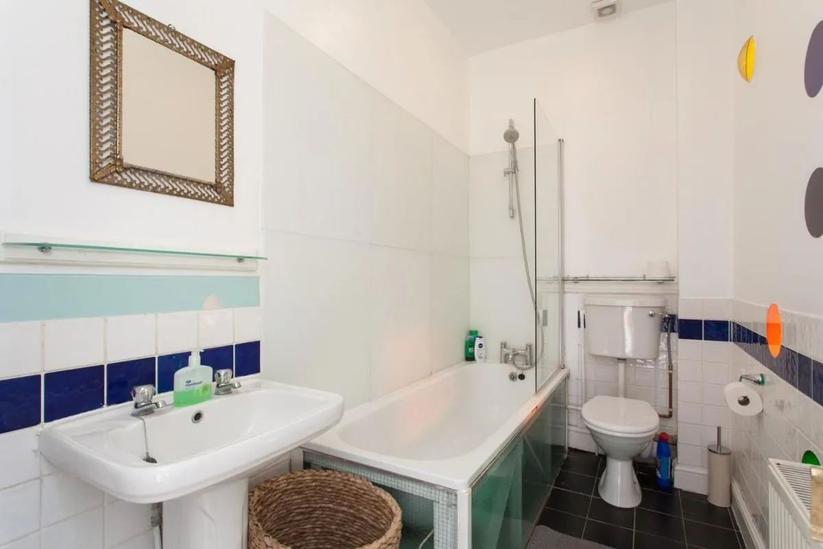 Image 3 of LARGE SHOREDITCH 2/DBL BED LOFT APT