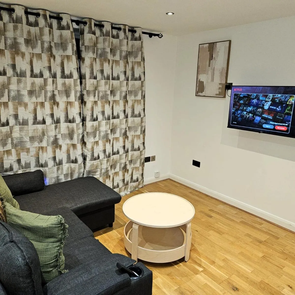 Image 5 of LONDON SERENE GLAMOUR APARTMENTs