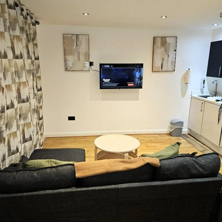 Image 1 of LONDON SERENE GLAMOUR APARTMENTs