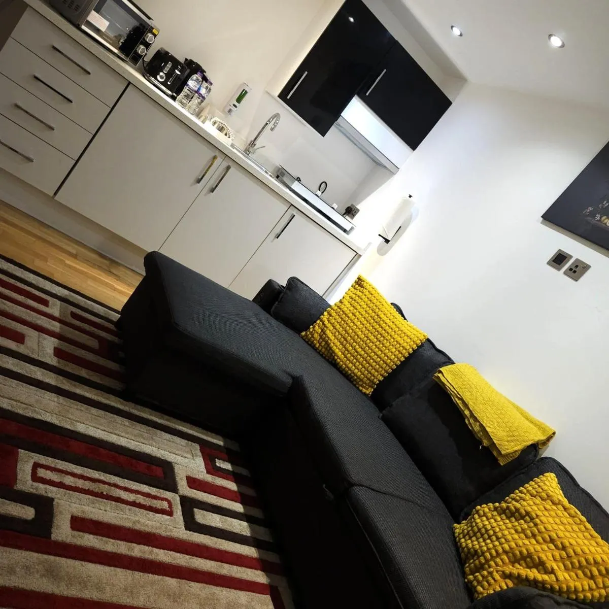 Image 4 of LONDON SERENE GLAMOUR APARTMENTs