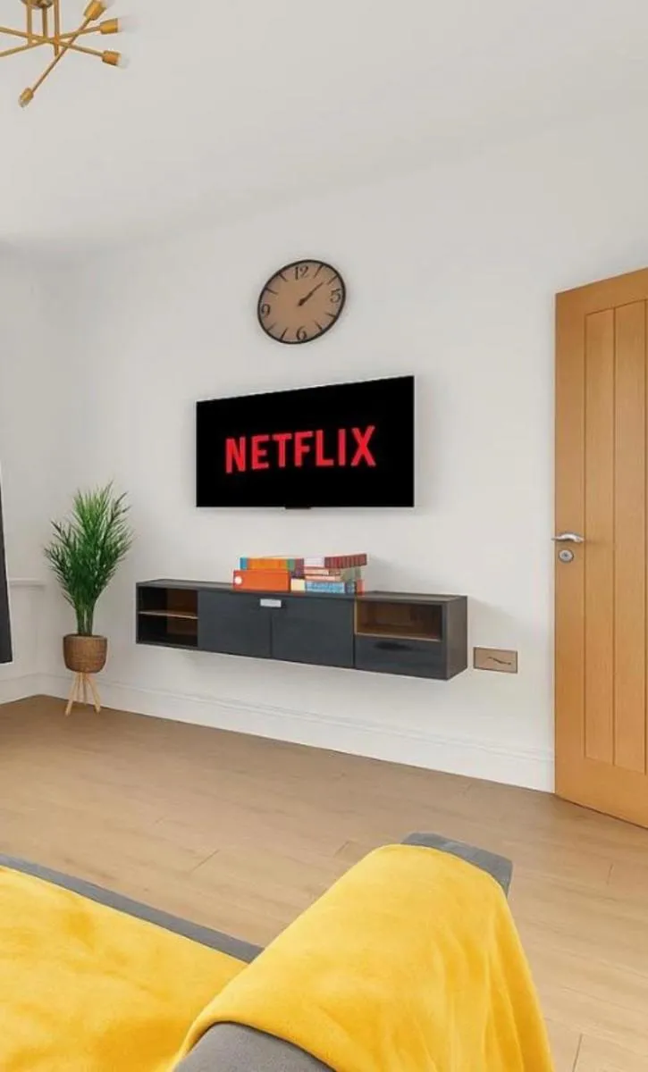 Image 4 of LUX 2 Bed Flat next to Station – 25 mins to London