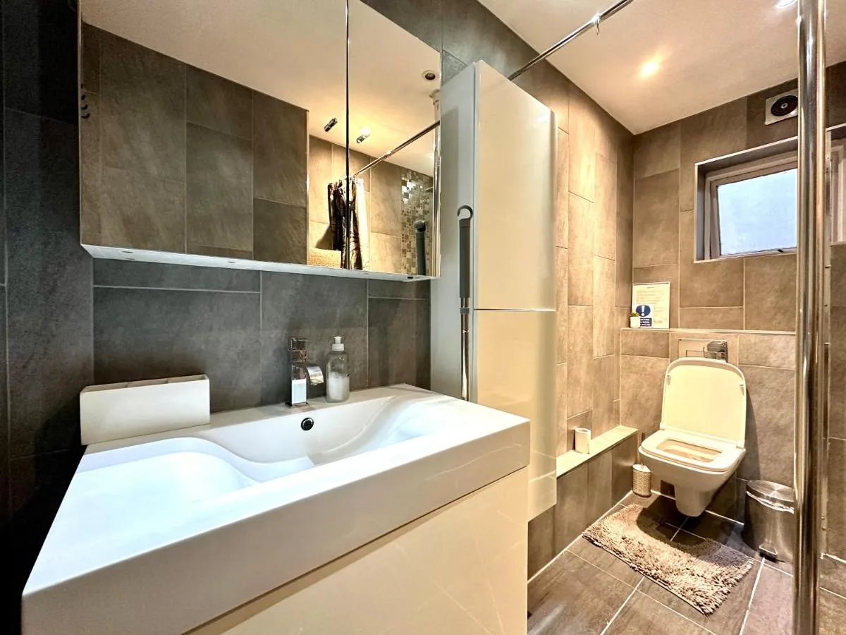 Image 3 of Laburnum House-Comfortable Rooms Near City of London