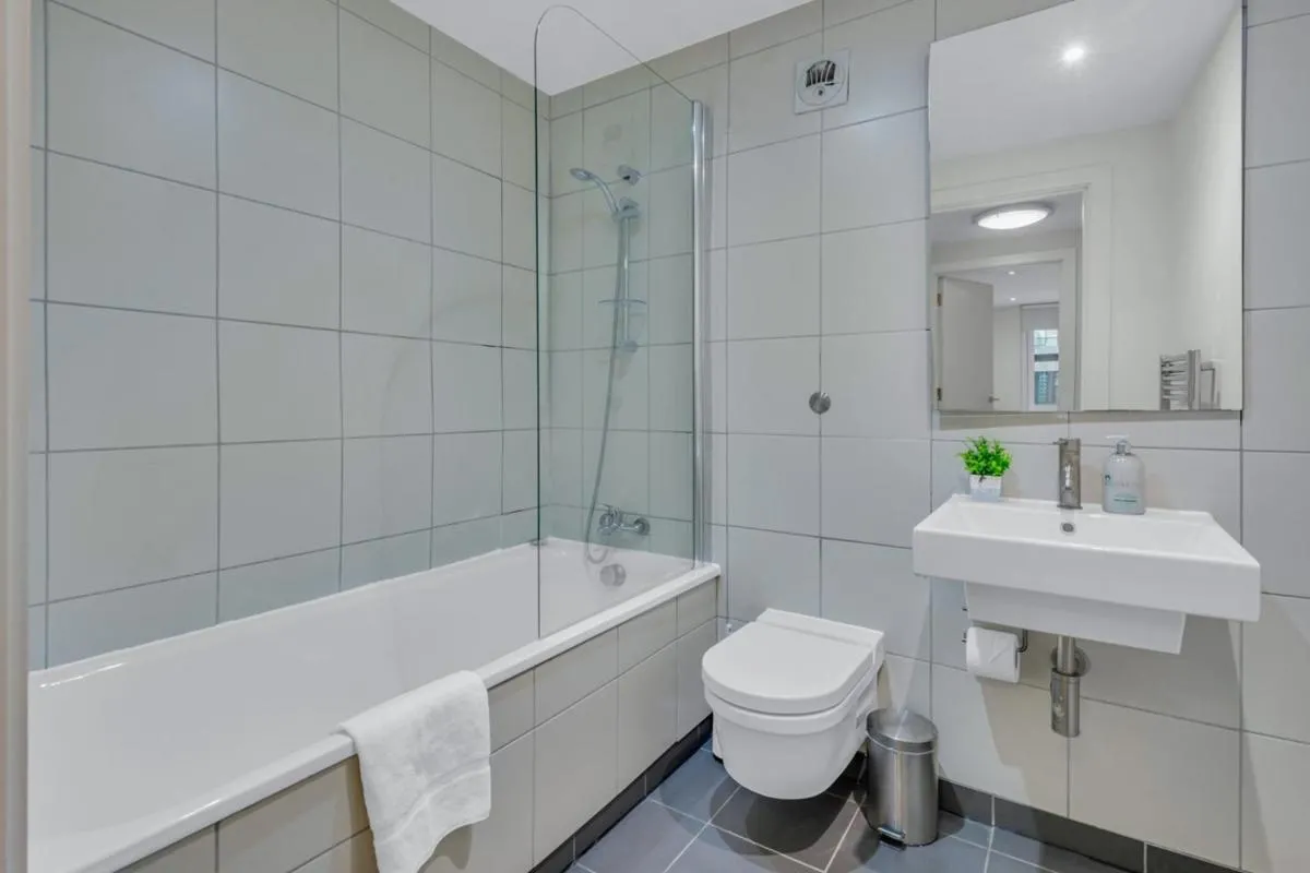 Image 3 of Large 1 Bed Apartment London Cutty Sark Greenwich Close to Canary Wharf – Perfect for Corporates and Tourists