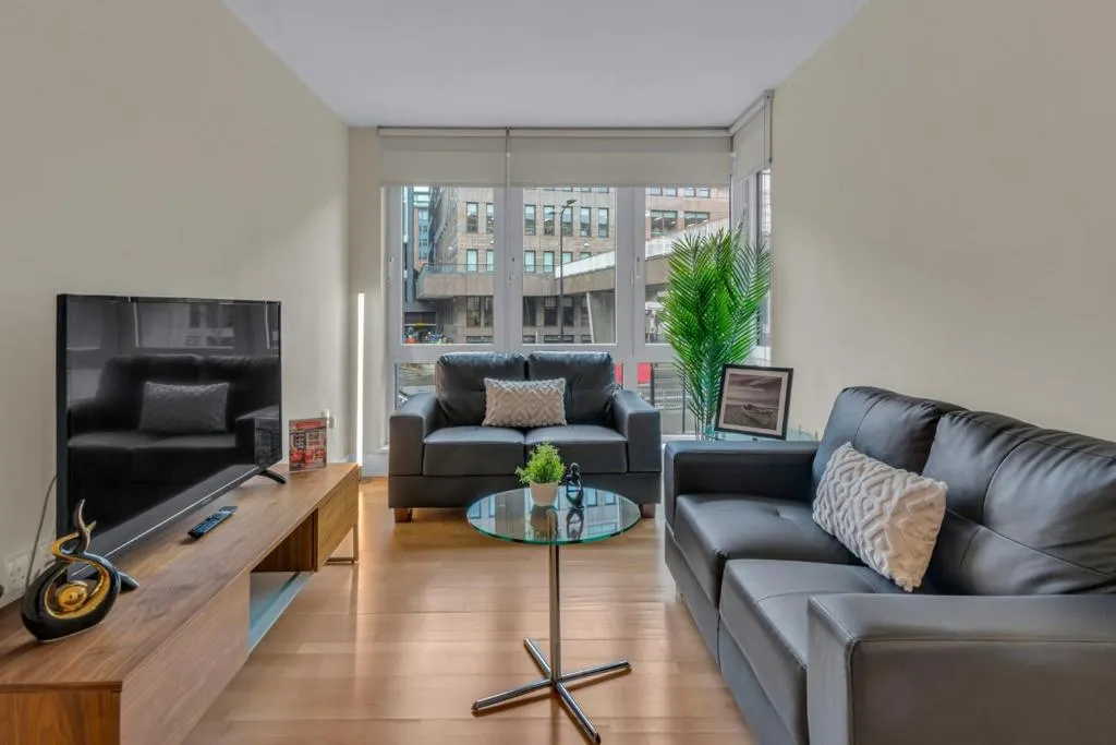 Large 1 Bed Apartment London Cutty Sark Greenwich Close to Canary Wharf – Perfect for Corporates and Tourists