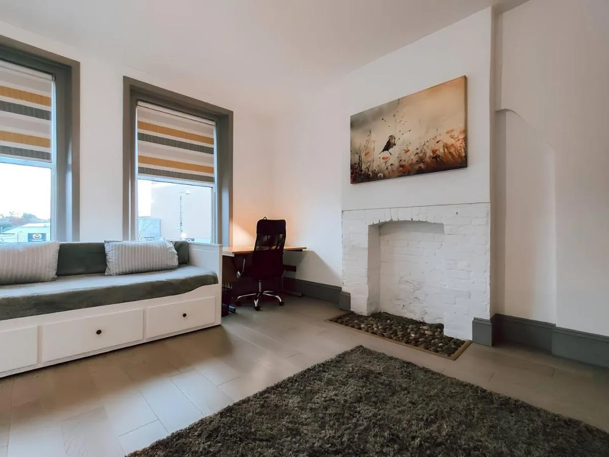Image 5 of Large 2 Bed in Twickenham High Street