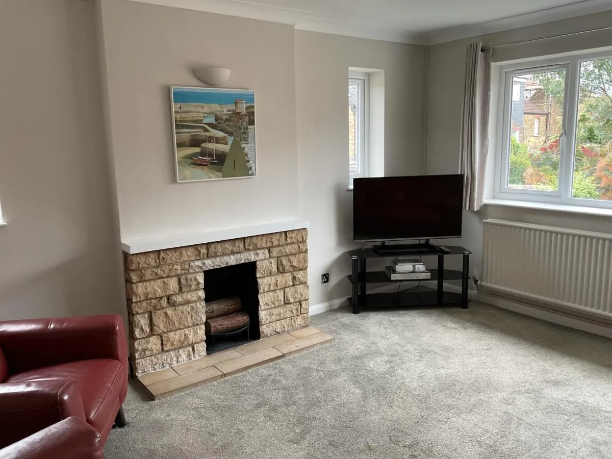 Image 5 of Large 2-bedroom maisonette with free parking