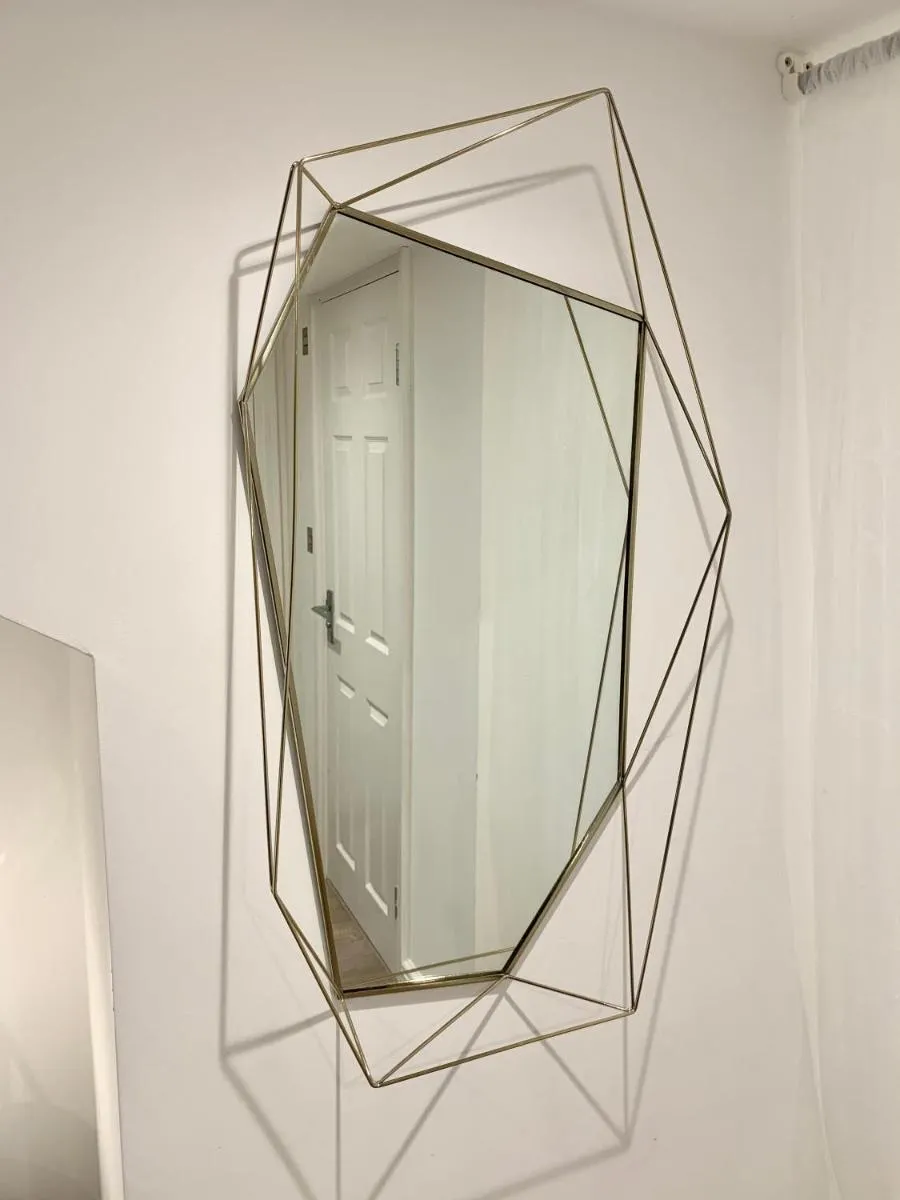 Image 4 of Large 3 Bedroom modern apartment close to central London
