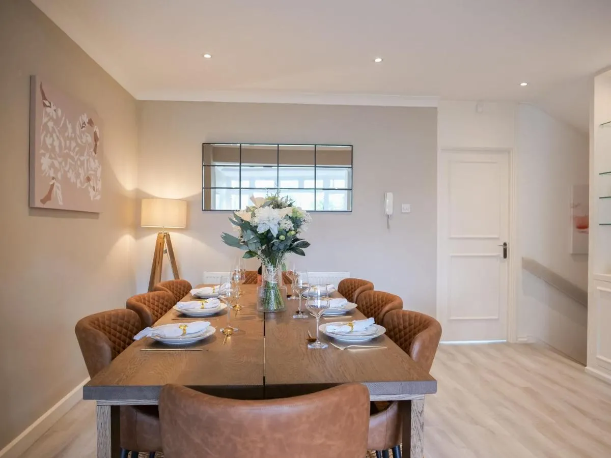 Image 5 of Large 6 bedroom Residence Retreat in Holland Park