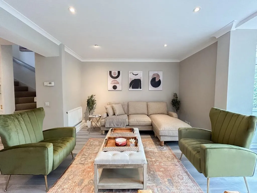 Image 1 of Large 6 bedroom Residence Retreat in Holland Park