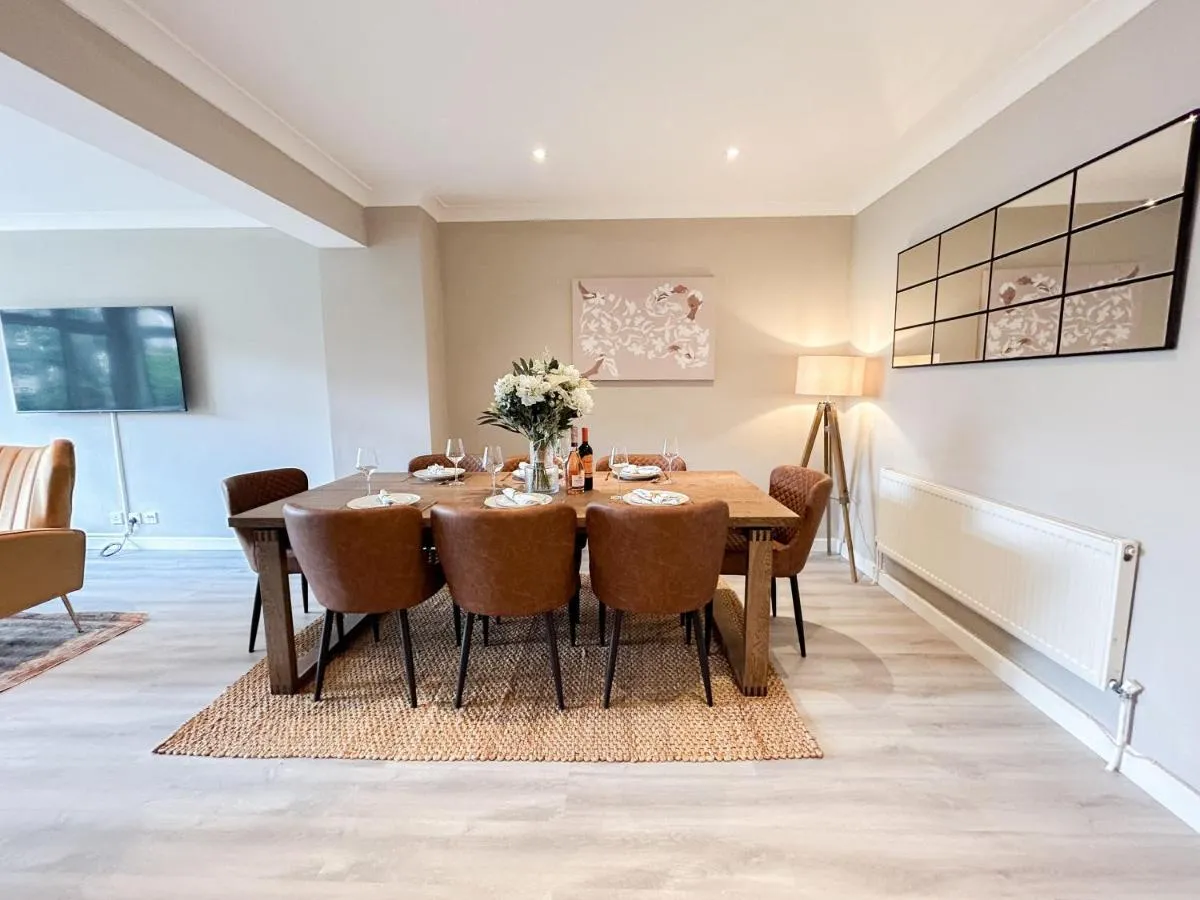 Image 4 of Large 6 bedroom Residence Retreat in Holland Park