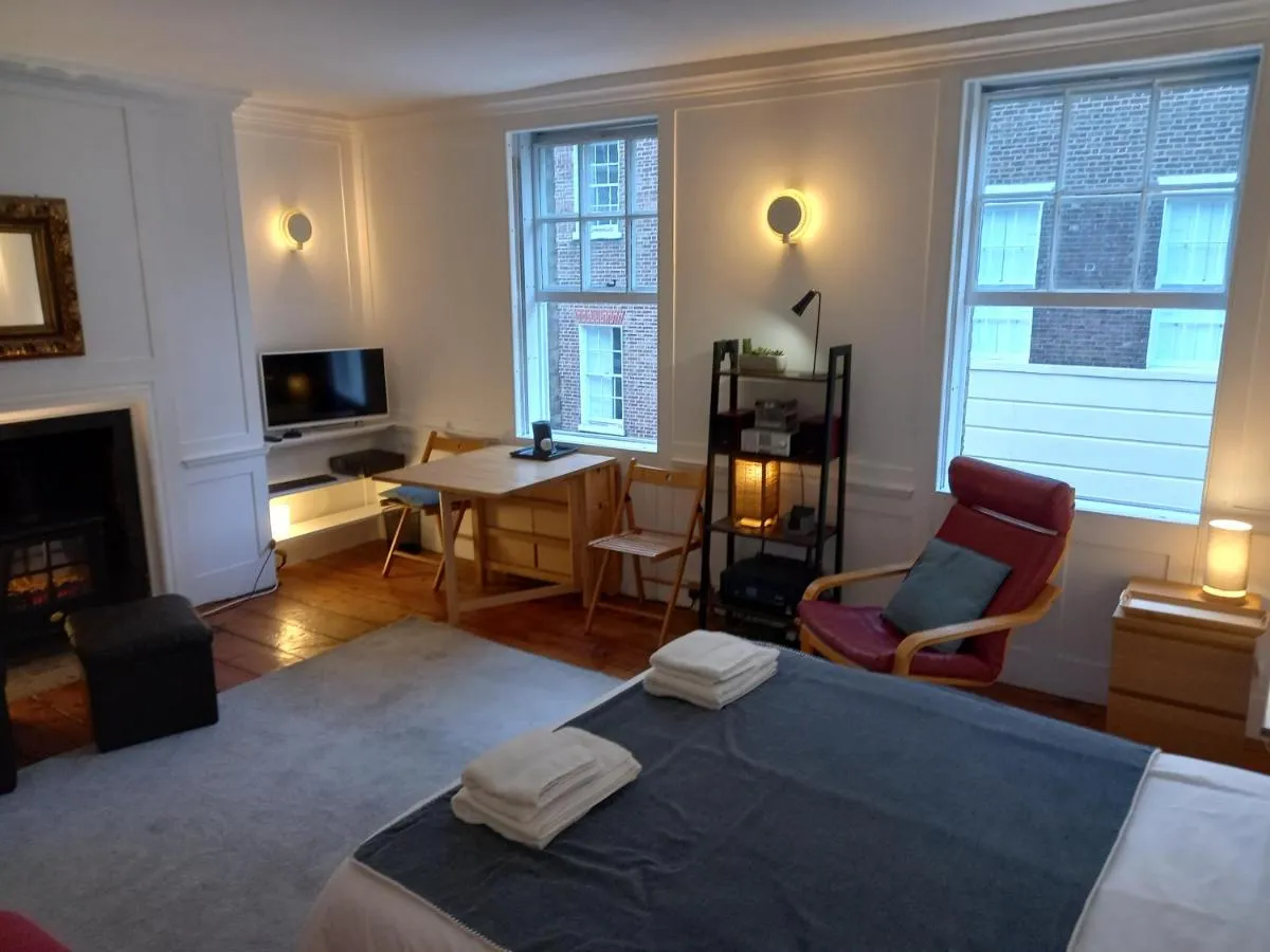 Image 5 of Large Bright Soho Studio flat with Large Terrace