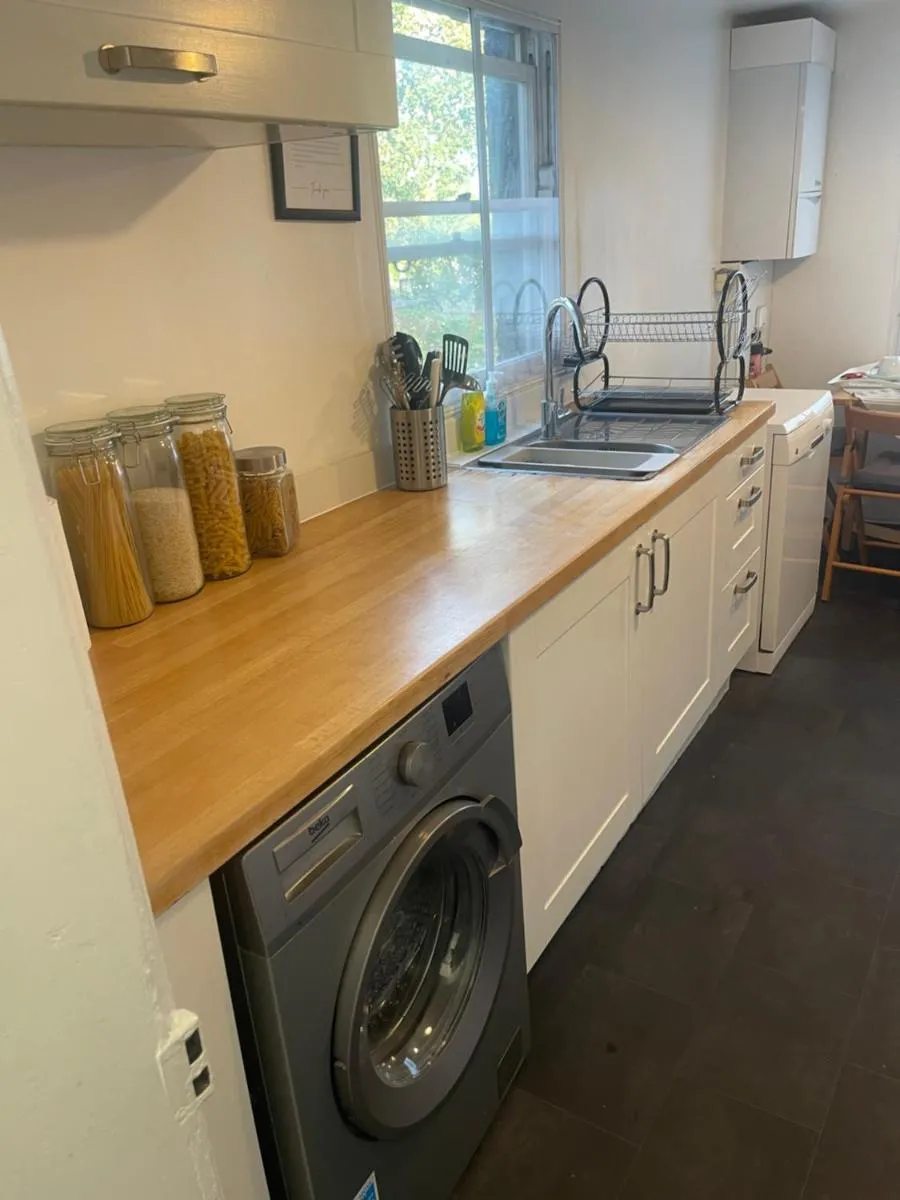 Image 4 of Large Leyton London Apartment