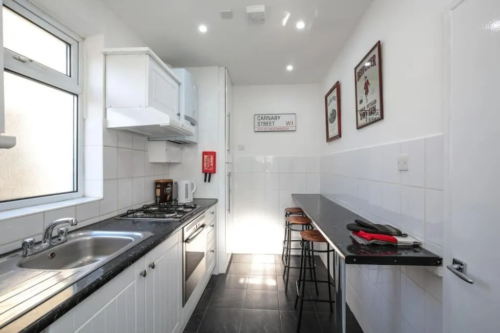 Image 4 of Large Modern Spacious House 6 Bedrooms 5 Bathrooms