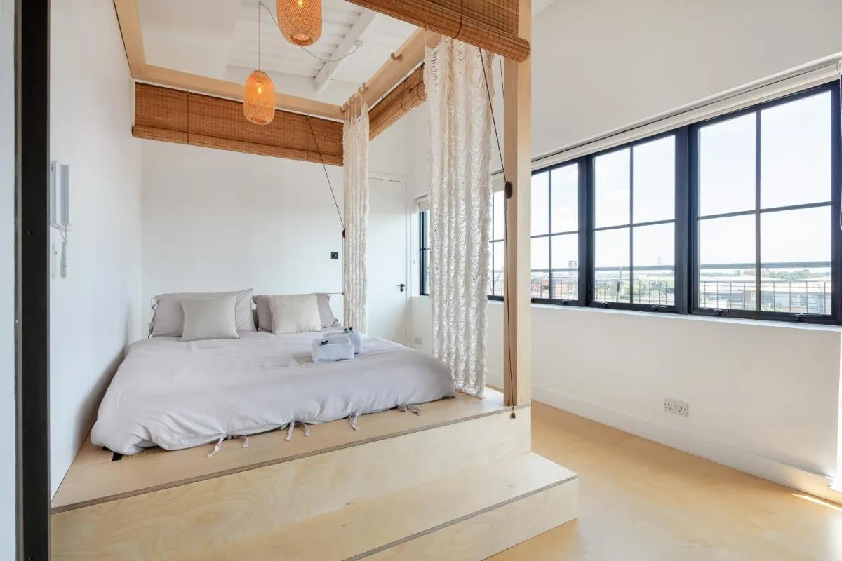 Image 2 of Large Penthouse in unique former Warehouse furnished with premium fittings for a luxurious stay