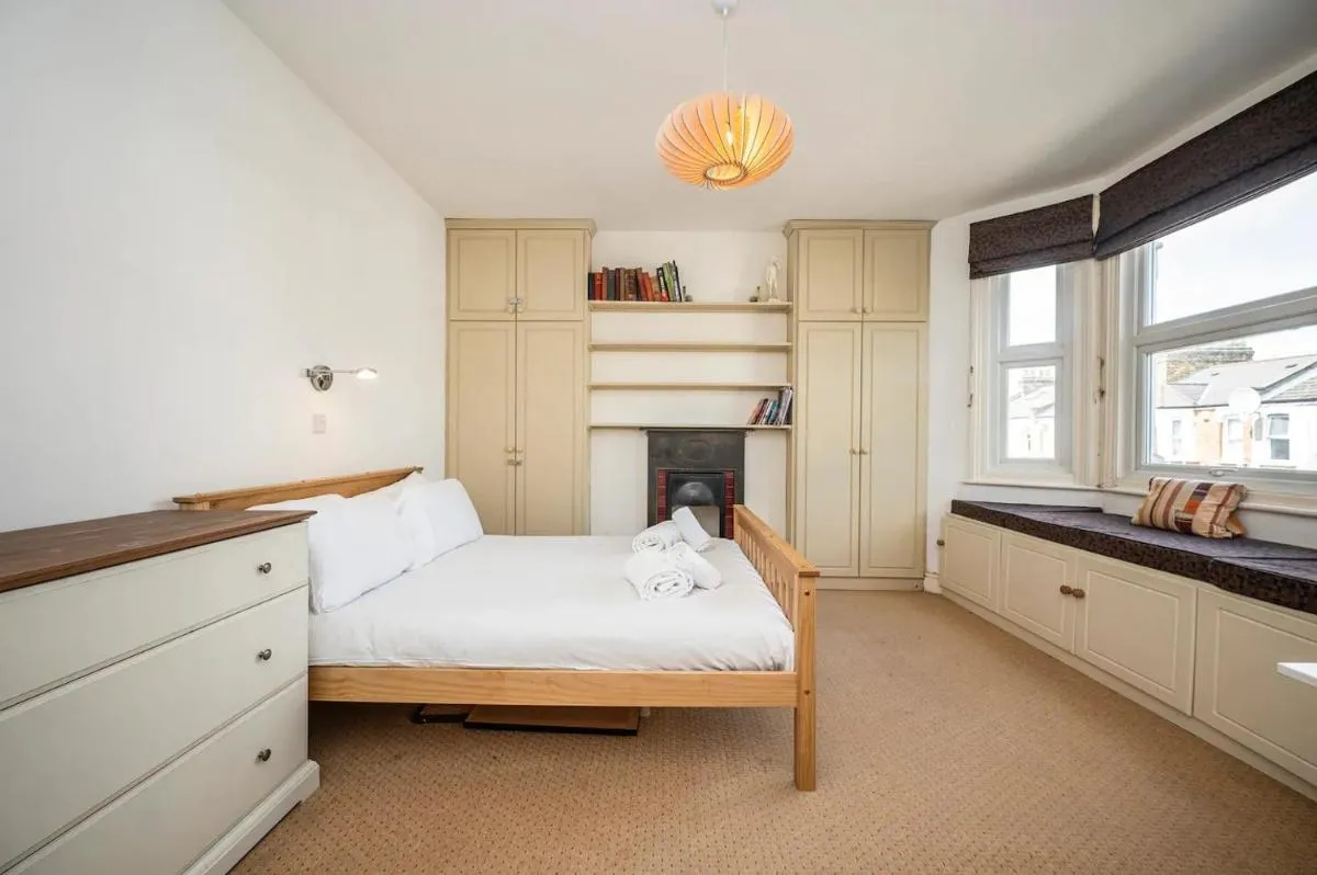 Image 2 of Large Period House with Garden near Peckham London – Pass the Keys