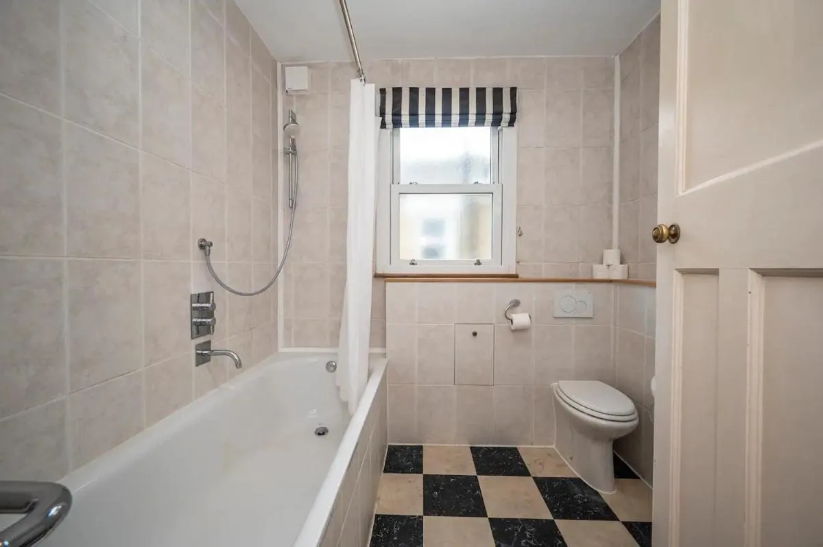 Image 3 of Large Period House with Garden near Peckham London – Pass the Keys