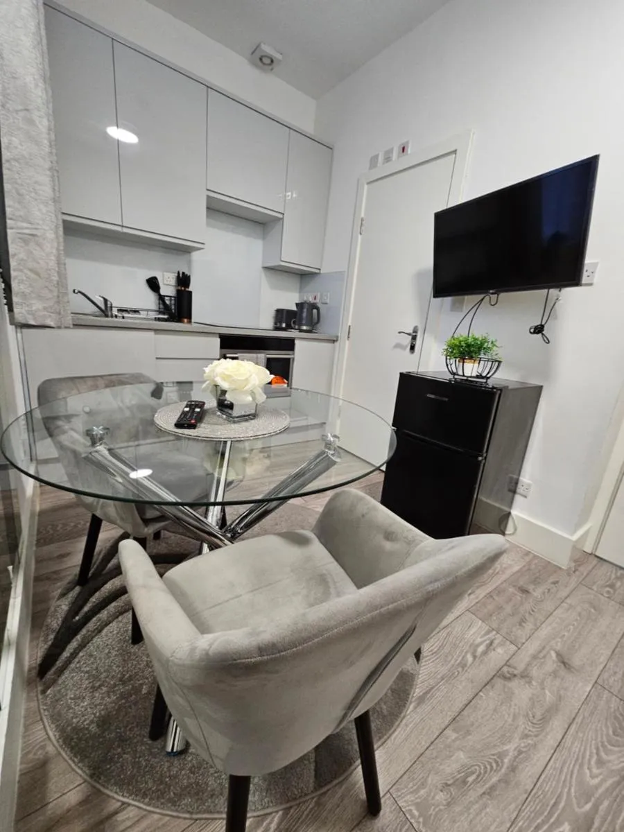 Image 5 of Large Studio Apartment 30 mins to Oxford Street (B)