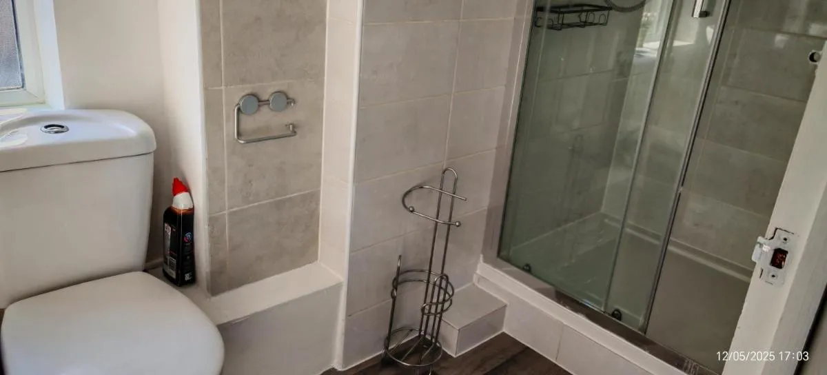Image 5 of Large Studio Flat in Bayswater