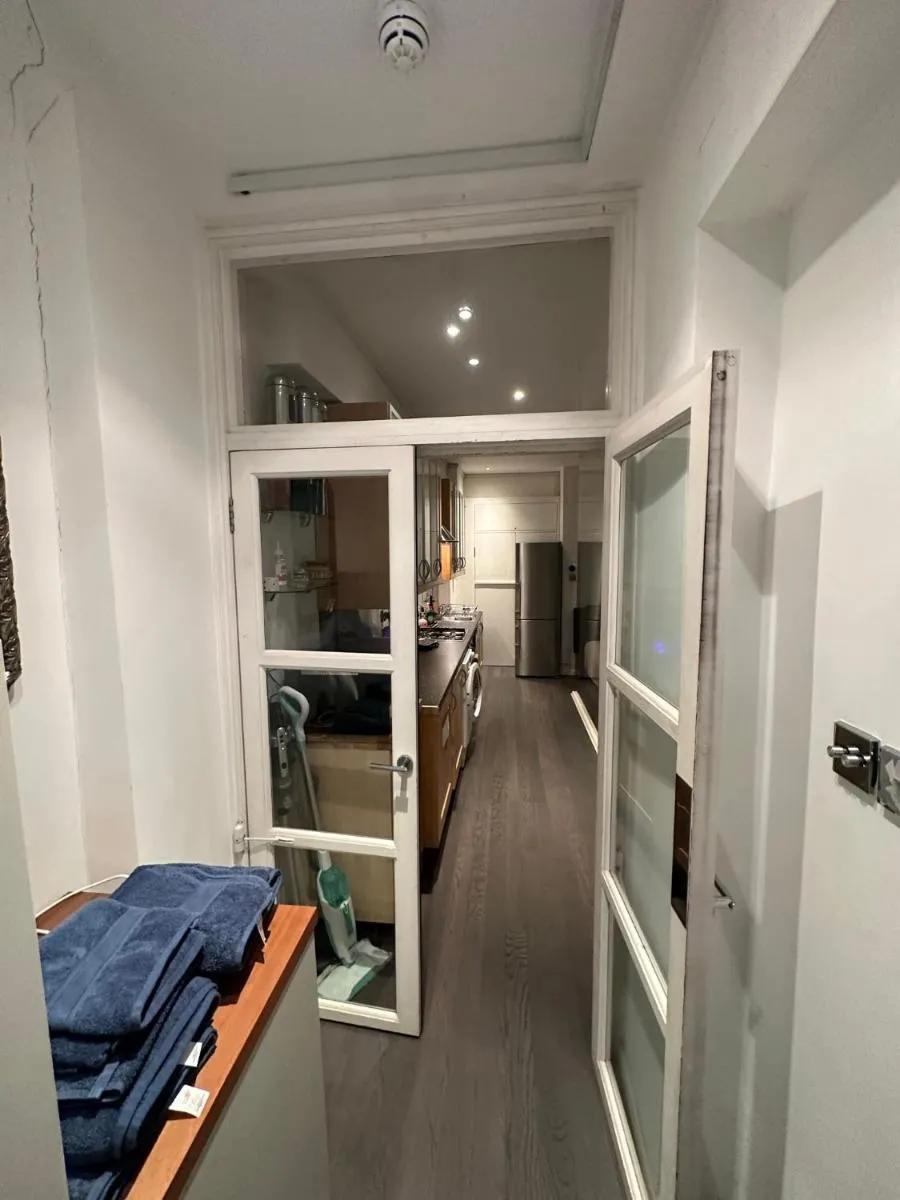Image 4 of Large Studio flat in Kensington