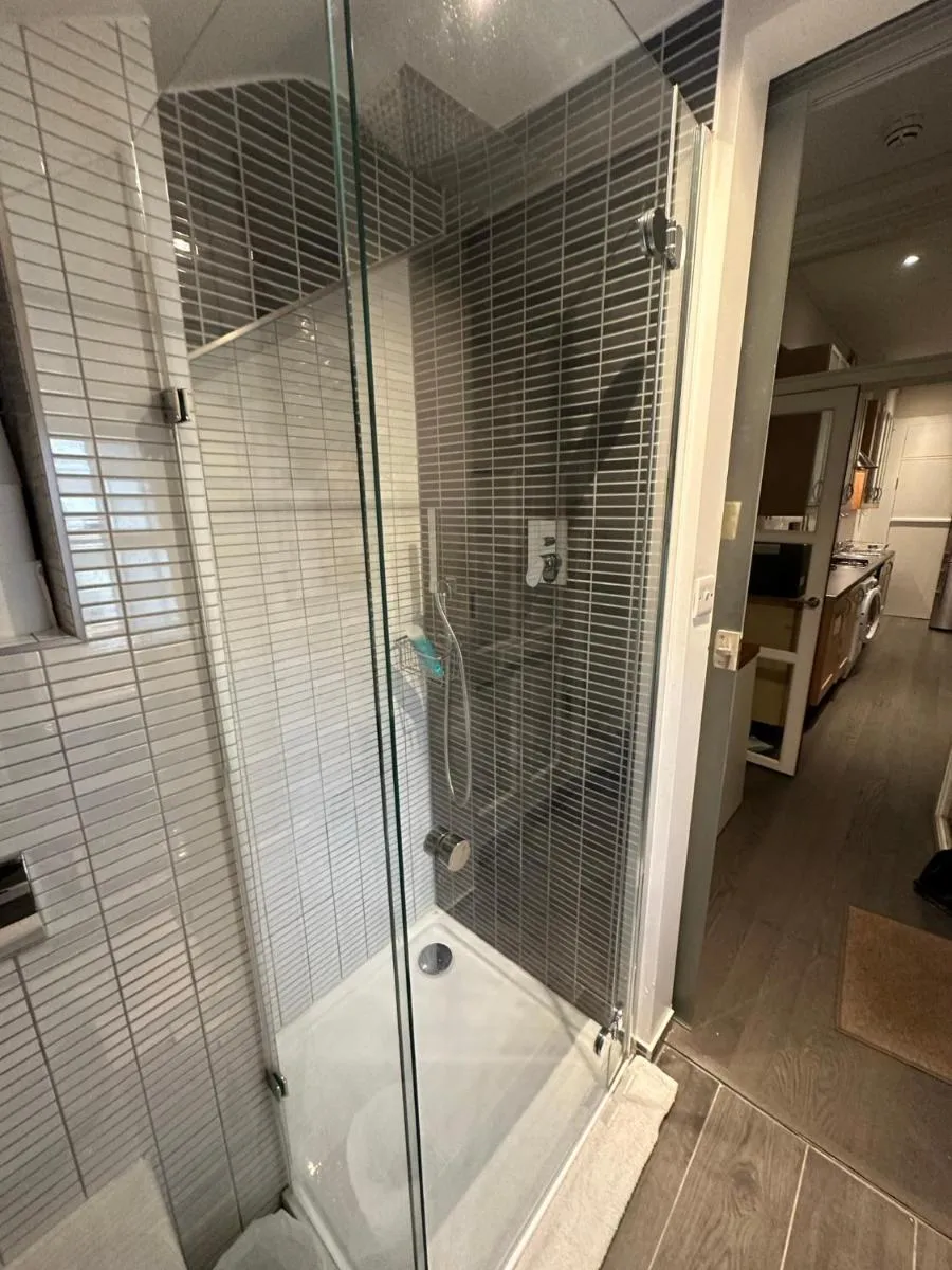 Image 5 of Large Studio flat in Kensington