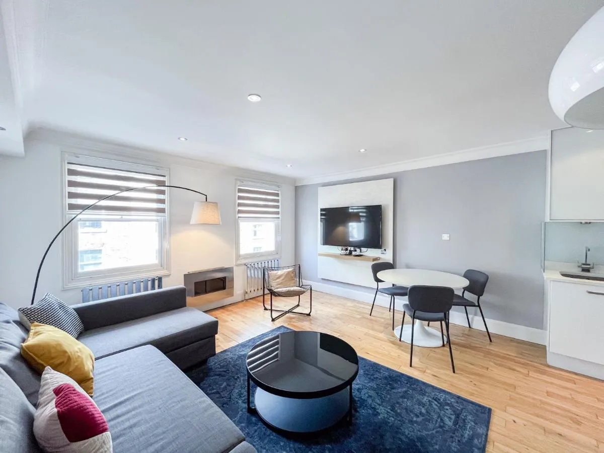 Image 5 of Large and very stylish apartment P1