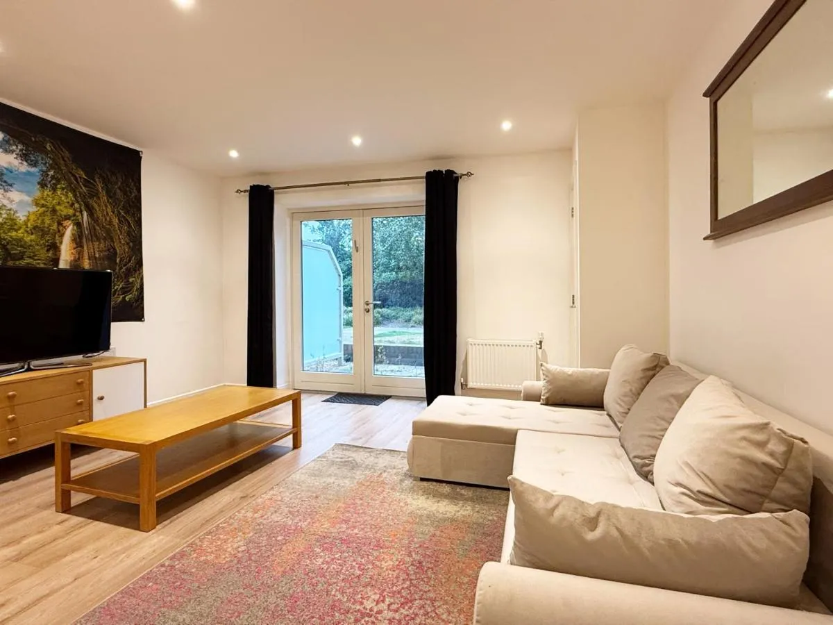 Image 5 of Laura’s modern 1 bed apartment in Wimbledon
