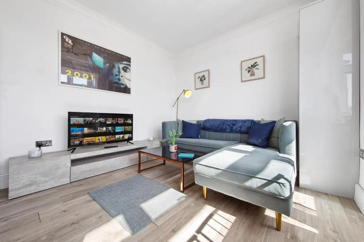 Image 5 of Lea Bridge Residence