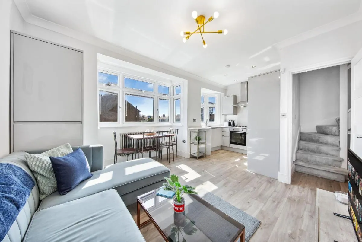 Image 4 of Lea Bridge Residence