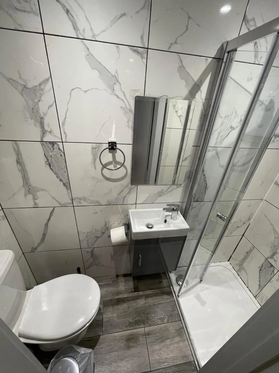 Image 4 of Letzi Ensuite, 15 Min to Heathrow, Fast WiFi