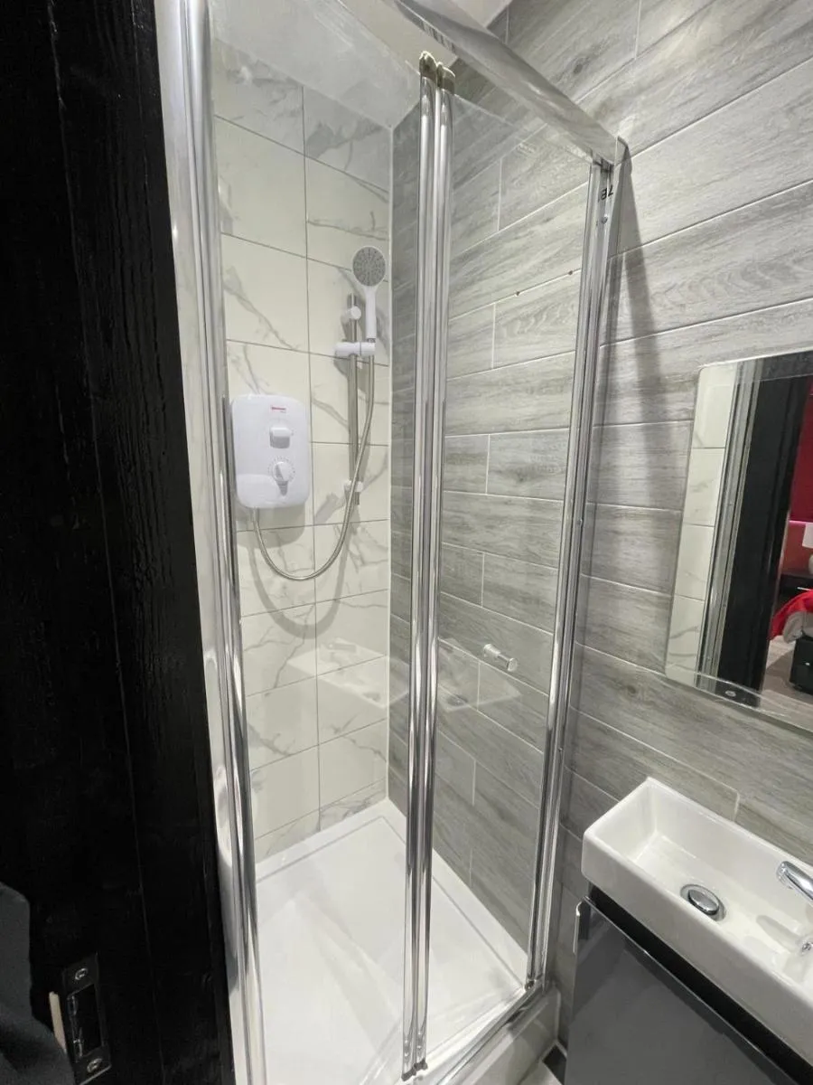 Image 4 of Letzi Ensuite Room, 10 Mins Wembley, Fast WiFi
