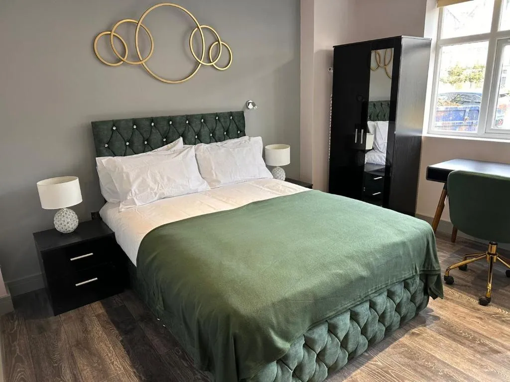 Image 1 of Letzi Ensuite Room, 10 Mins Wembley, Fast WiFi